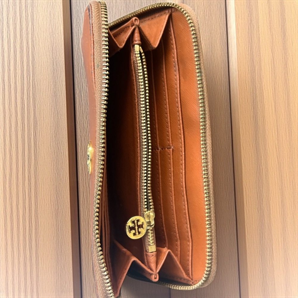 Tory Burch Leather Camel Robinson Zip Continental Wallet with Gold Emblem - Picture 5 of 5